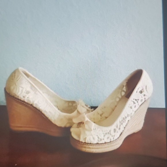 Authentic Tory Burch Sandals - Picture 14 of 16